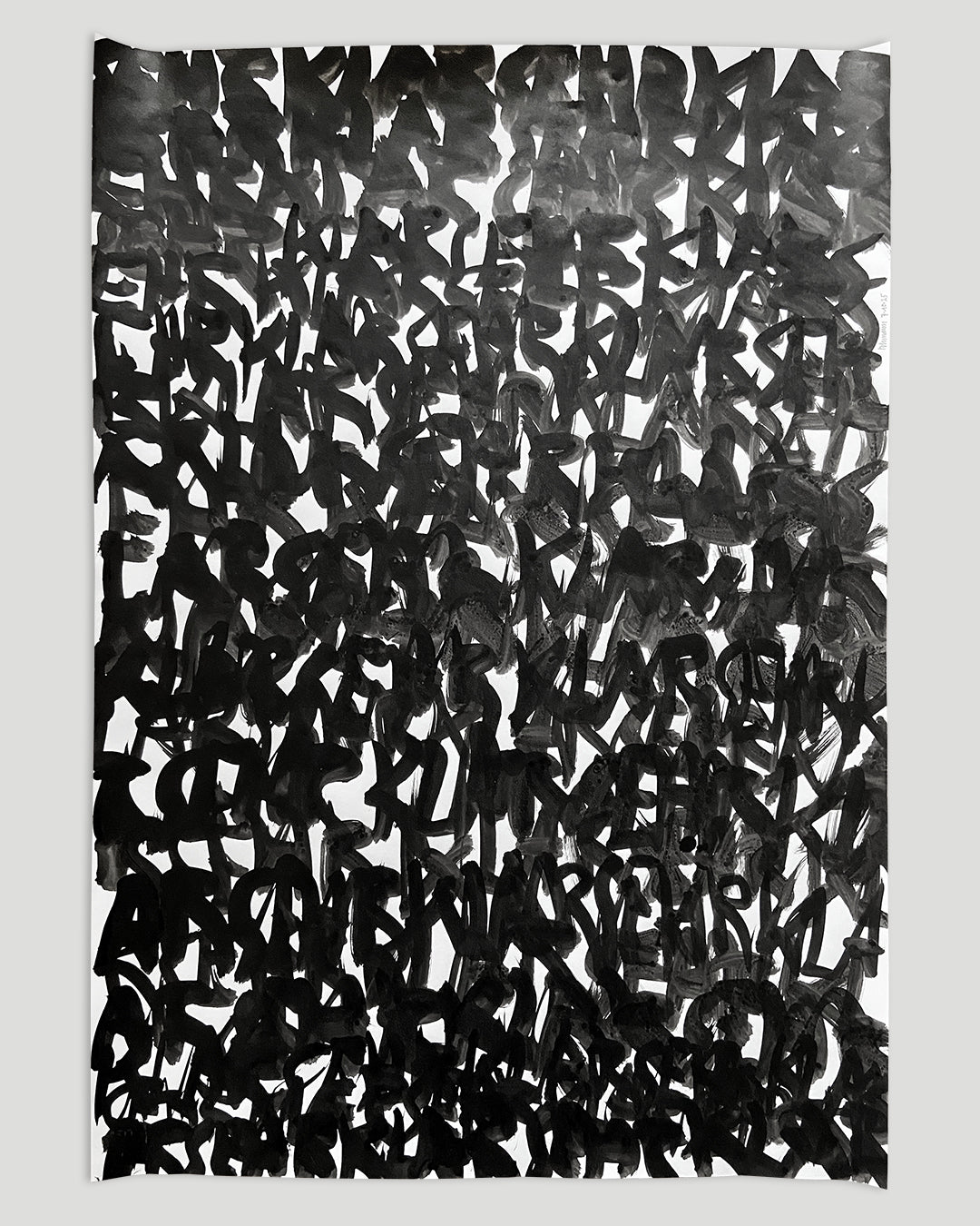 Chirografisches Unikat mit schwarzer Tusche auf Papier vor hellgrauem Hintergrund, ungerahmt