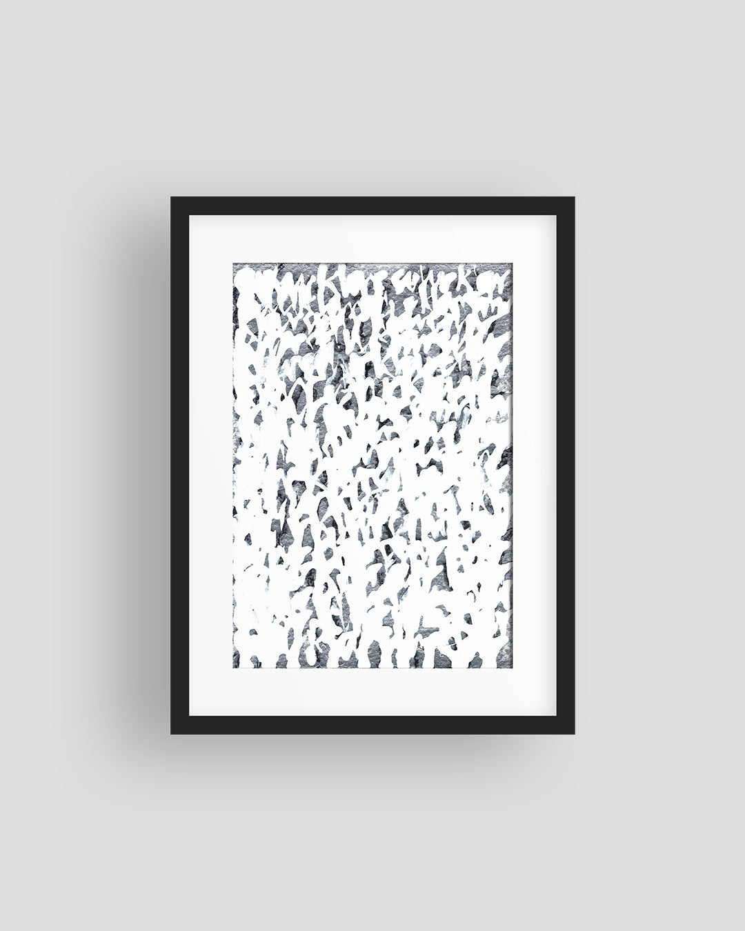 Chirografisches Unikat in schwarzer, silberner und weißer Acrylfarbe auf Karton, 12,5 × 18 cm, gerahmt mit schwarzem Rahmen und Passepartout auf grauem Hintergrund