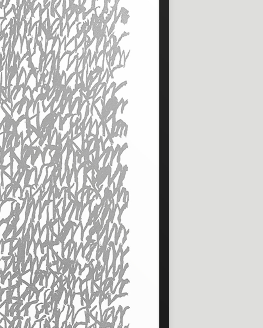 Detail des Siebdrucks »sehr klar« mit handschriftlicher Wiederholung des Schriftzugs und silbernem Farbauftrag.