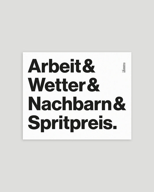 Typografischer Siebdruck »Arbeit & Wetter & Nachbarn & Spritpreis.« ungerahmt auf weißem Papier vor grauem Hintergrund.
