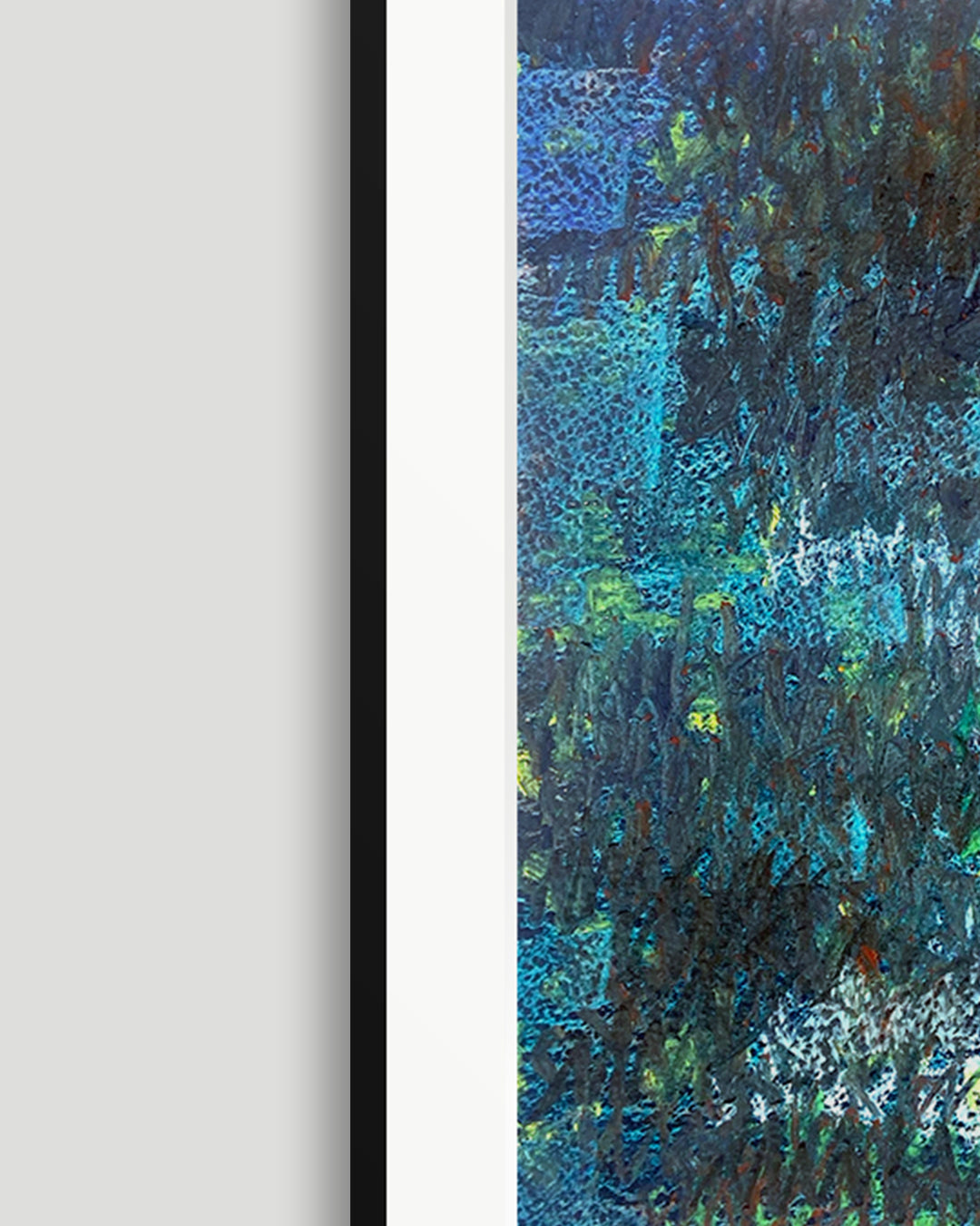 Linke Seite eines chirografischen Unikats in Kreide und Ölpastell auf Karton, gerahmt mit schwarzem Rahmen und Passepartout auf hellgrauem Hintergrund