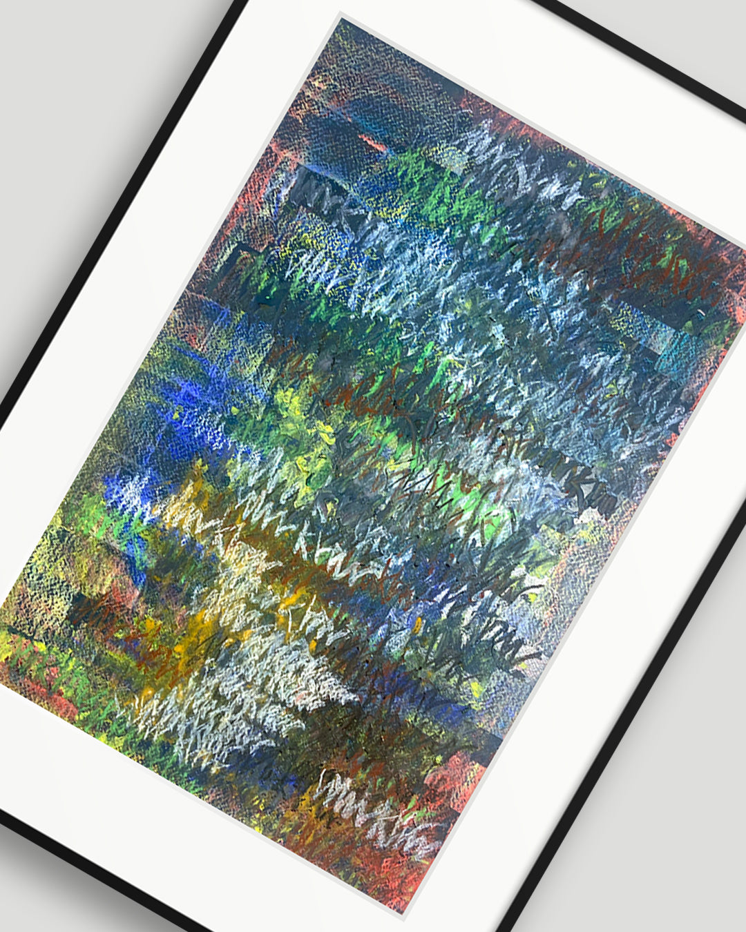 Nahaufnahme eines chirografischen Unikats in Kreide und Ölpastell auf Karton, gerahmt mit schwarzem Rahmen und Passepartout auf hellgrauem Hintergrund