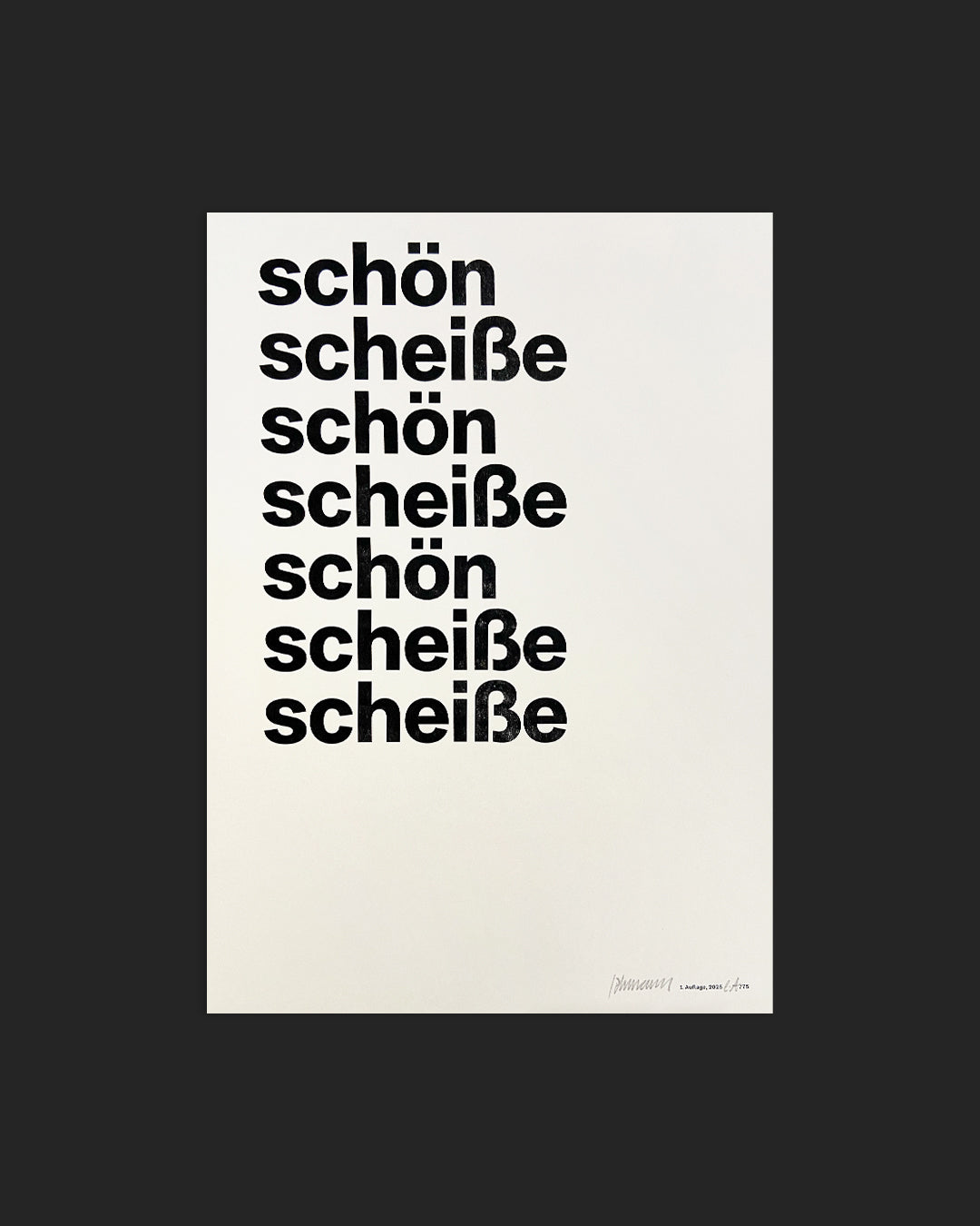 RISO-Druck mit den Worten »schön« und »scheiße« in schwarzer Groteskschrift auf cremefarbenen Papier im Format DIN A3, nummeriert und signiert